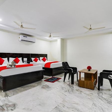 Oyo Dharani Grand Hotel Khammam Exterior foto