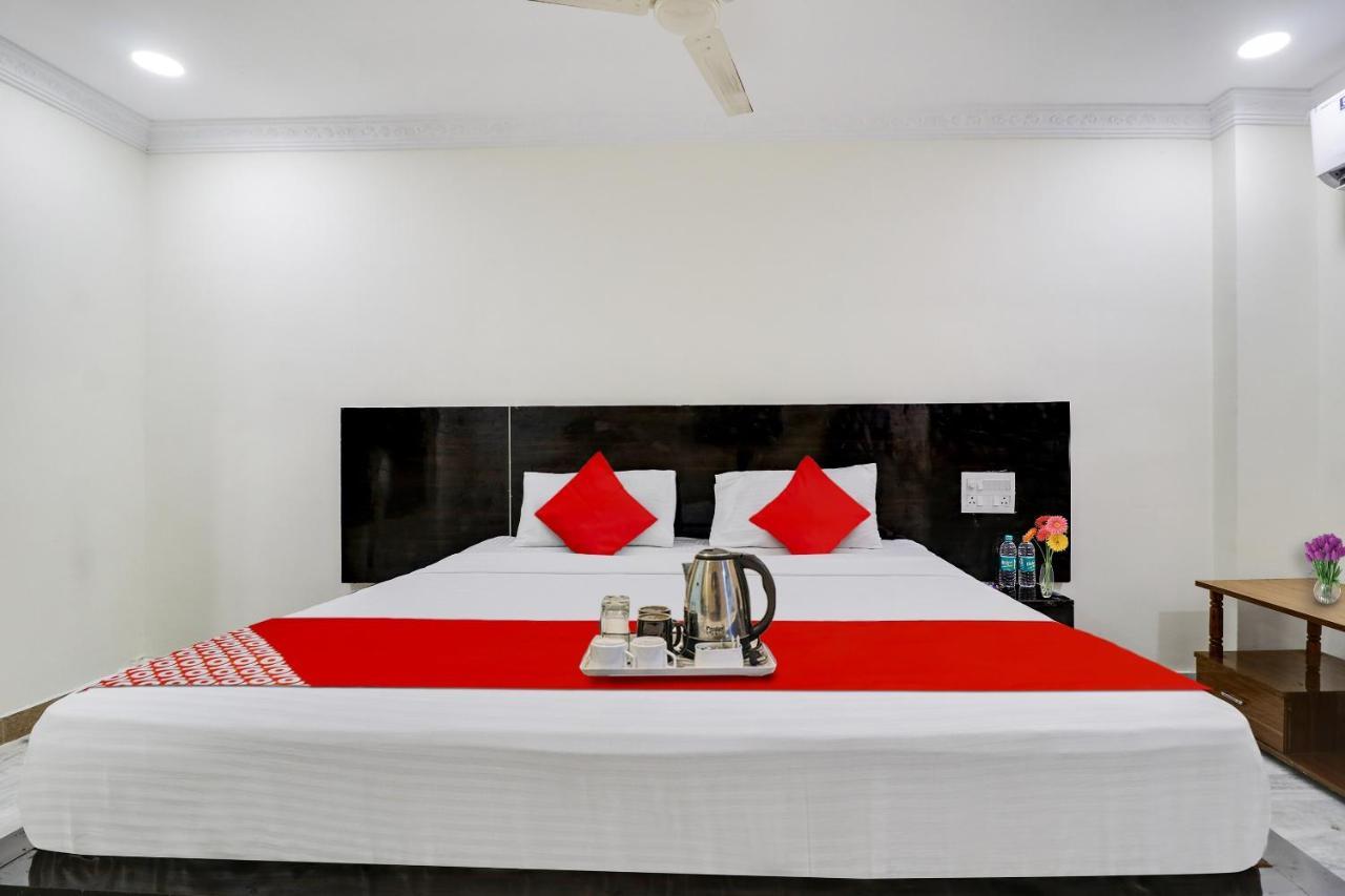 Oyo Dharani Grand Hotel Khammam Exterior foto
