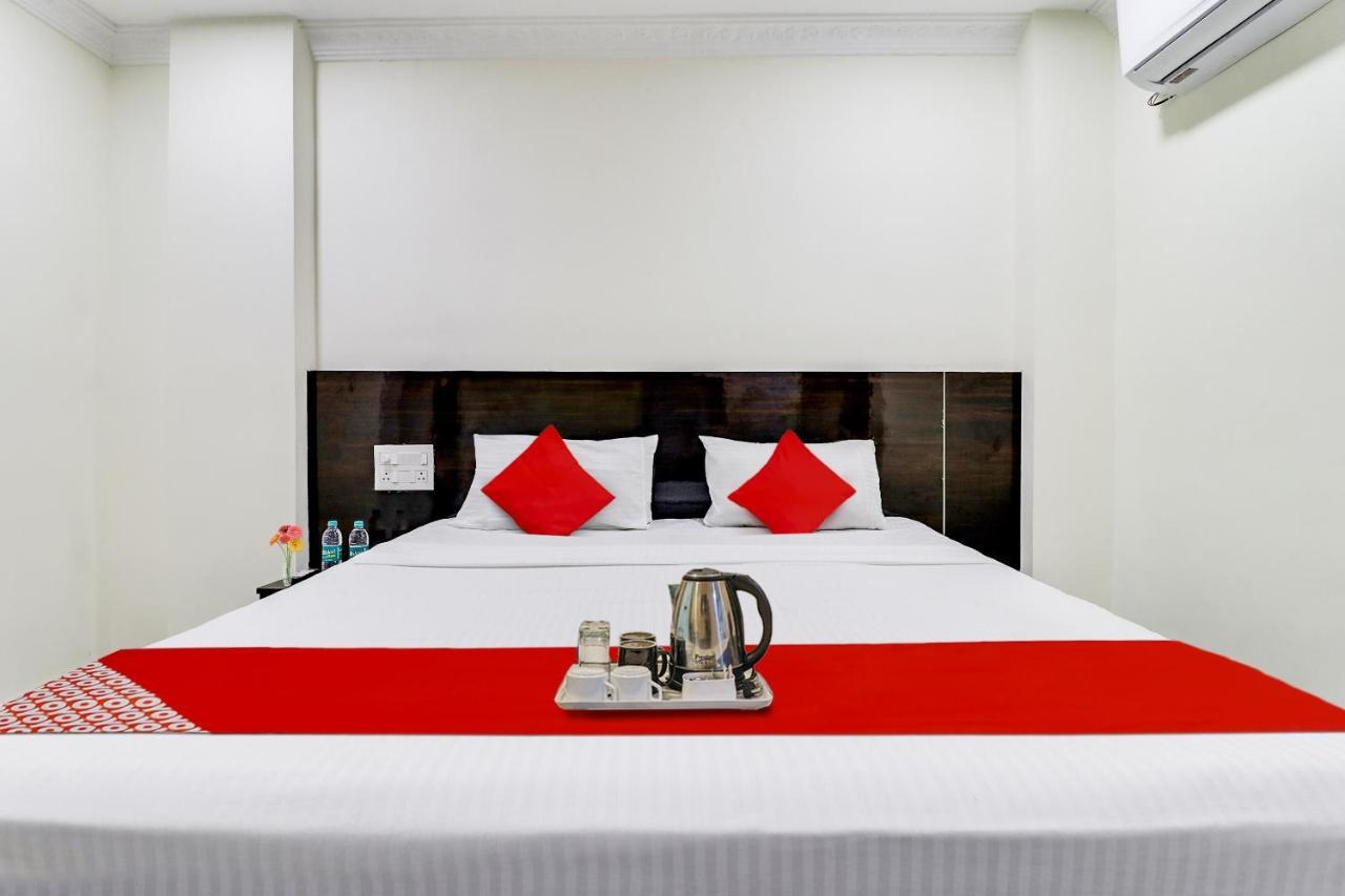 Oyo Dharani Grand Hotel Khammam Exterior foto